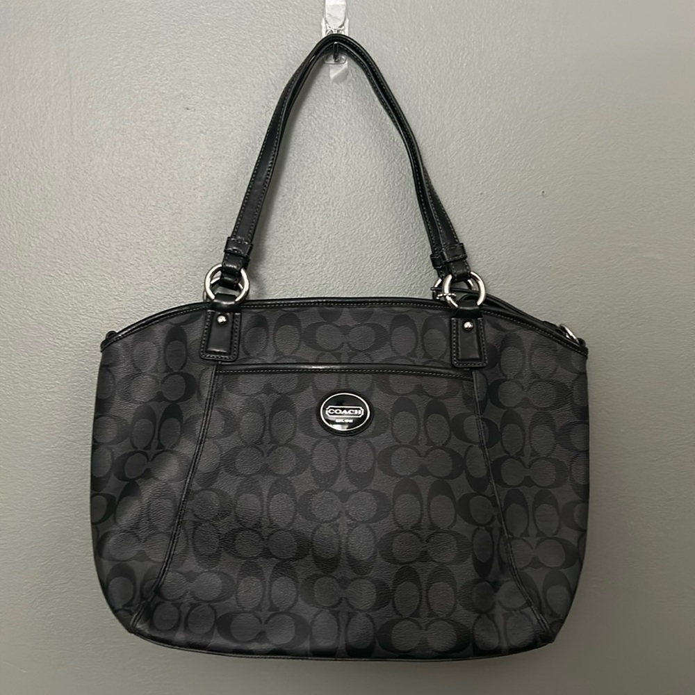 Coach Vintage Leather Black Shoulder Bag